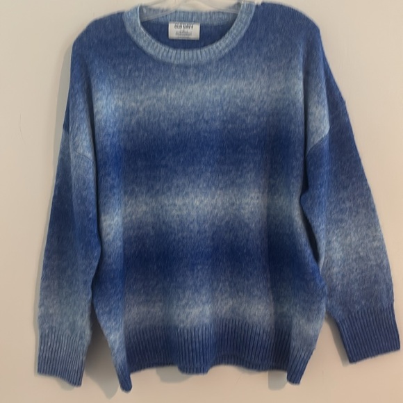 Old Navy Women’s Size M Oversized Blue Ombre Sweater - Picture 2 of 6